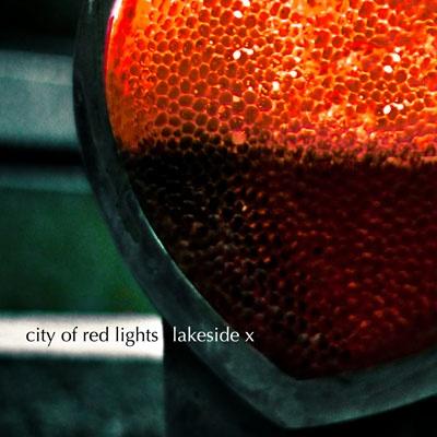 Lakeside X na svém třetím albu vsadili na červenou