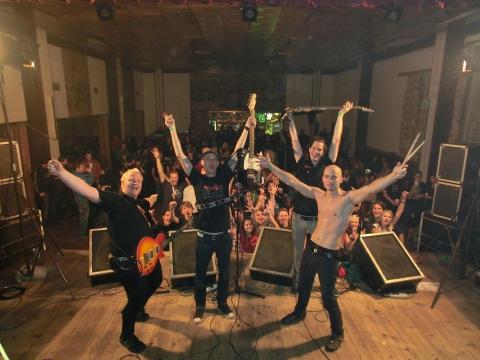Houba a The Fiaky v pražském Rock Café ukončili své Lačná ústa Tour 2011!
